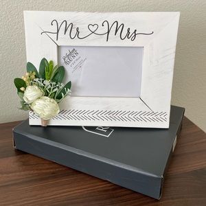 *NIB* Mr & Mrs Picture Frame